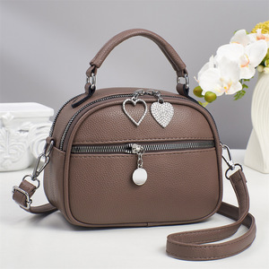 Wholesale Newest <b>Handbag</b> Women's <b>Small</b> Crossbody Shoulder Bag Collection New Clutch Bag Women <b>Handbags</b> With Heart Pendant - Product Image 3