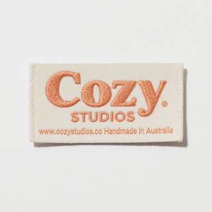 ป้ายผ้าซาตินสำหรับเสื้อผ้าผ้าซาตินอัดแน่นทนทานป้ายผ้าซาตินสั่งทำได้ตามต้องการ - Product Image 4