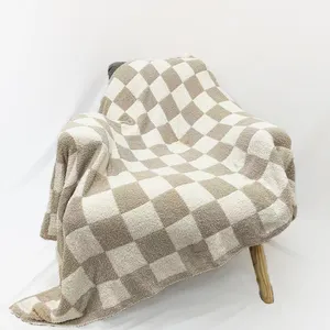 Fabriek Groothandel Op Maat Goedkope Zachte 100% Polyester Microfiber Massief Twin Queen King Size Winter Opwarming Flanel Fleece Deken