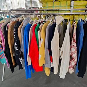 เสื้อกันหนาว<span class=keywords><strong>มือ</strong></span>สองแฟชั่นฤดูห<span class=keywords><strong>น</strong></span>าว DH01 ขายส่ง สำหรับผู้ชายและผู้หญิง ขั้นต่ำ 50 <span class=keywords><strong>กก</strong></span>. เสื้อผ้า<span class=keywords><strong>มือ</strong></span>สองคุณภาพสูง สะอาด ระดับพรีเมียม - Product Image 4