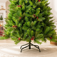 Sapin de Noël artificiel avec des cônes de pin et des baies rouges, pointes mélangées, arbre de Noël vert dense pour la décoration de la maison et des hôtels