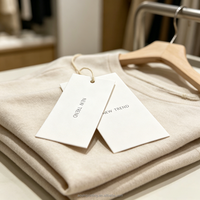 Étiquette suspendue en papier blanc de luxe personnalisée avec votre propre logo, idéale pour les vêtements, les jeans et les cadeaux