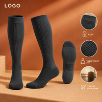 Chaussettes de compression de voyage en charbon de bois à texture côtelée fine, avec soutien du mollet, ajustement gradué, tableau de mesure, manchette plus large, bout plat, vérifiées