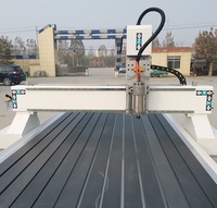 Máquina Router CNC 1325 de 3.2/5.5kw con Cama de Vacío, Torno y Bomba, Utilizada para Cortar Madera y Puertas