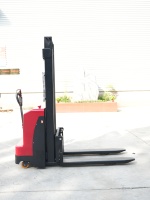 Chariot élévateur électrique 2 tonnes à levage de 3 m, alimenté par batterie au plomb, idéal pour la manutention de fourrage et des serres – Vente directe usine