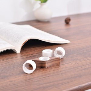 Marcapáginas circular de madera de haya reutilizable para lectura - Product Image 3
