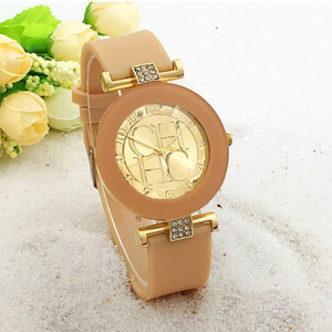 Deseo popular de silicona <span class=keywords><strong>CHHC</strong></span> de moda y minimalista con incrustaciones de diamantes reloj de cuarzo ultrafino reloj de mujer de moda de color caramelo - Product Image 3