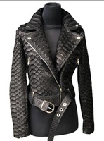 Blouson Biker Femme en Similicuir Matelassé Noir Effet Peau de Serpent avec Fermeture Éclair – Collection Automne/Hiver Transfrontalière
