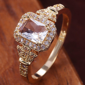 Anello Vintage da Donna con Zircone Rettangolare Incastonato a Griffe - Product Image 1