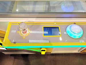 Giappone personalizzato <span class=keywords><strong>UFO</strong></span> Catcher Maquina Super scatola grande artiglio con due gambe giochi a gettoni e giocattoli di peluche divertimento metallo <span class=keywords><strong>UFO</strong></span> Maquina - Product Image 3