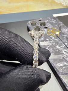 Anillo de platino con diamantes de diseñador para mujer, accesorio de joyería fina de alta gama para compromiso, boda y celebración - Product Image 5