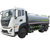 Camion-citerne à eau verte robuste avec pompe à haut débit pour les projets d'assainissement urbain et d'irrigation paysagère