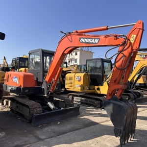Mini-excavatrice sur chenilles Doosan DH55-V d'occasion, compacte, peu d'heures de fonctionnement, bon état, à vendre, petite excavatrice en bon état - Product Image 1