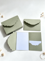 En stock : Pochette d'invitation de mariage à trois volets, bord festonné, vert sauge, pochette pour invitations de mariage et événements