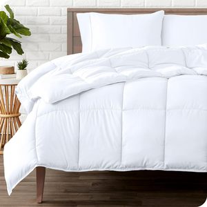 Couette Blanche 240gsm Motif Carré Queen Size Hôtel Couette Insert 100% Microfibre Remplissage Couette - Product Image 1