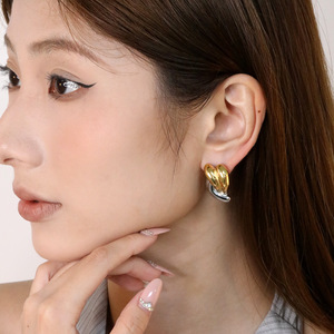 ต่างหูแฟชั่นสไตล์ยุโรปและอเมริกา สแตนเลสชุบทอง 18K ดีไซน์เรขาคณิต ต่างหูแบบติดหู ซีรีส์ทะเล - Product Image 3