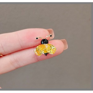 Broche Abeille Mignonne en Alliage Plaqué Or avec Boucle Décorative Multifonction pour Femmes et Hommes - Cadeau pour Mariage/Fiançailles - Product Image 3
