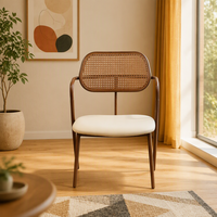 Fauteuil de salle à manger de style mid-century avec accoudoirs larges et dossier en rotin sur structure de couleur umber