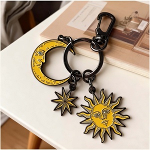 Porte-clés personnalisé en métal émaillé souple ou dur, motif fleur dorée 2D/3D, idéal pour les cadeaux promotionnels d'entreprise - Product Image 1