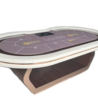Table de poker Texas Hold'em de style casino avec pieds en bois élégants pour le divertissement Table de conférence neuve et élégante