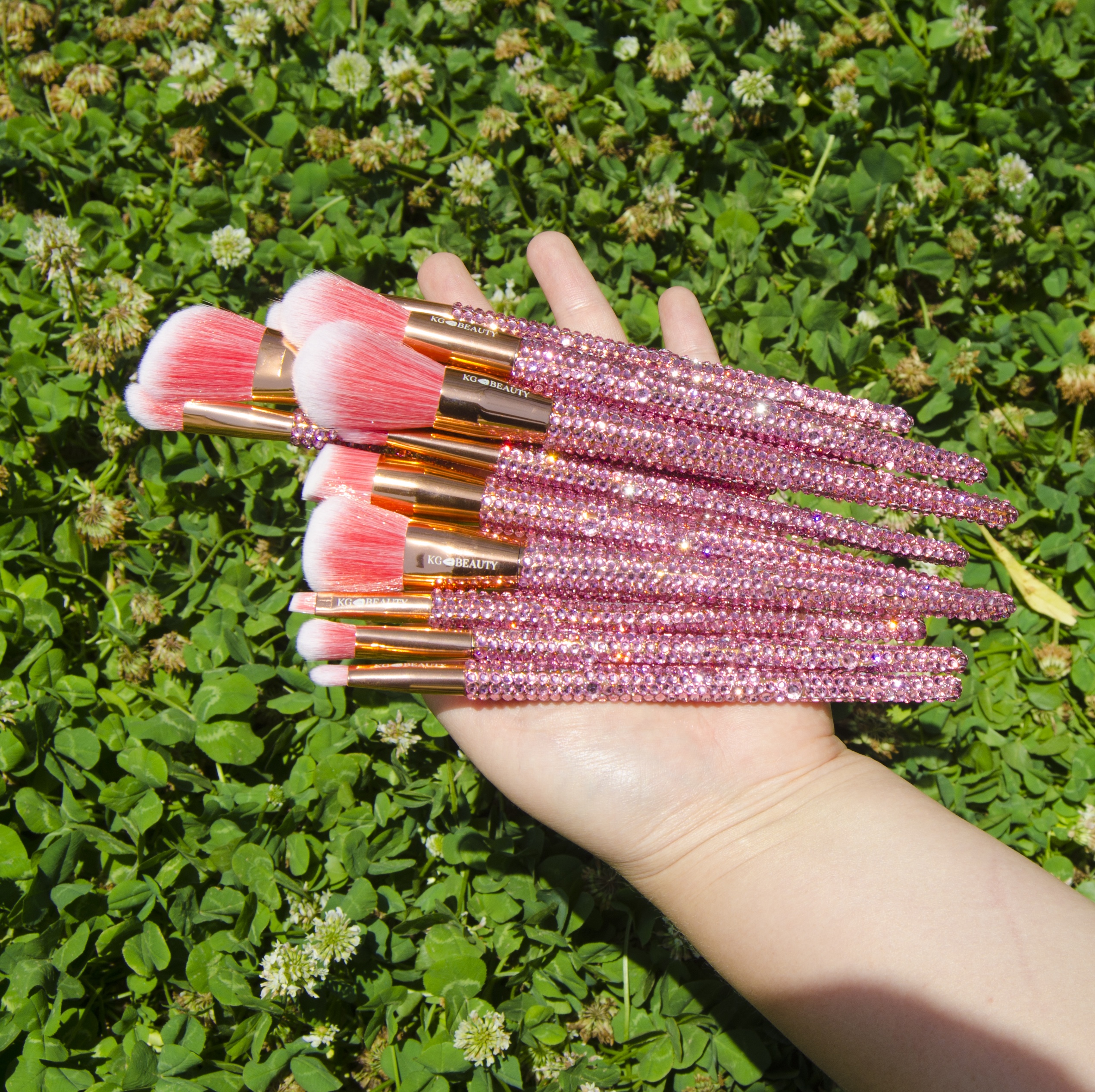 Lot de 12 pinceaux de maquillage avec strass bling, pinceaux de maquillage vegan en cheveux synthétiques roses scintillants avec logo personnalisé