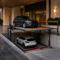 Équipement de stationnement mécanique pour voitures, type parklift empilable à deux poteaux et double emplacement, pour sous-sols et garages intérieurs à plafond bas