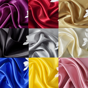 Tissu satiné 100% polyester, tricoté à la chaîne, style flammé, en gros, pour la confection de chemises et le drapage, en liquidation - Product Image 1