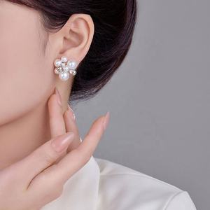 Boucles d'oreilles géométriques en zircon perlé de luxe français tendance de haute qualité avec ressort à aiguille plaqué or cuivre pour femmes Cadeau parfait - Product Image 4