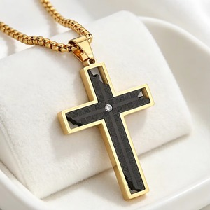 Collar con Colgante de Cruz Moderno con Circonitas Cúbicas en el Centro, en Oro, Plata y Negro, de Acero Inoxidable, Resistente al Agua, Joyería Religiosa Cristiana - Product Image 4