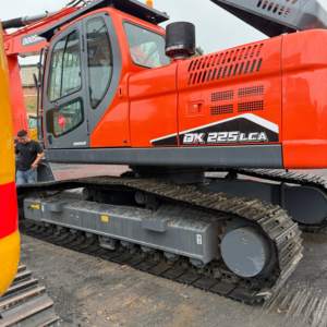 Excavadora Usada Versátil Doosan DX225 DX225lca de 22 Toneladas, de Segunda Mano, para Demolición y Minería - Product Image 3