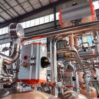Équipement de distillation en acier inoxydable 316L certifié CE 200L évaporateur de colonne à vide pour whisky Gin basse température pour