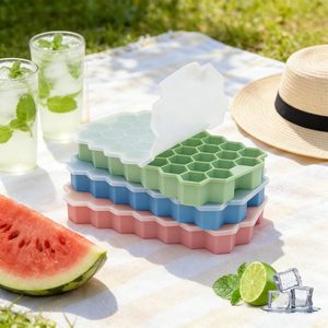 Bandeja de silicona apilable con diseño de panal de abeja, estilo gancho, de nuevo diseño y creativo, con 37 compartimentos, sin olor, altamente hermética y a prueba de fugas. - Product Image 1