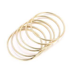 Tối Giản Đồ Trang Sức Phụ Nữ Vàng Thép Không Gỉ <span class=keywords><strong>Bangle</strong></span> 3Mm Mỏng Lớn Vòng Hoop Xếp Chồng <span class=keywords><strong>Bangle</strong></span> Vòng Đeo Tay Thiết Lập - Product Image 1