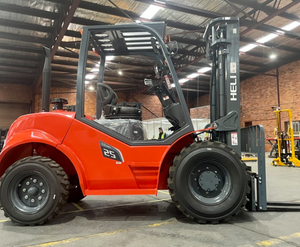 Carretilla elevadora diésel de 2.5Ton-3Ton-3.5Ton con CPCD25 CPCD30 CPCD35 Manual y transpaleta de operador de asiento con motor de CA a la venta - Product Image 4