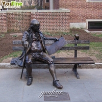 Produits en promotion : Sculpture personnalisée en laiton de figure de vieil homme assis sur un banc