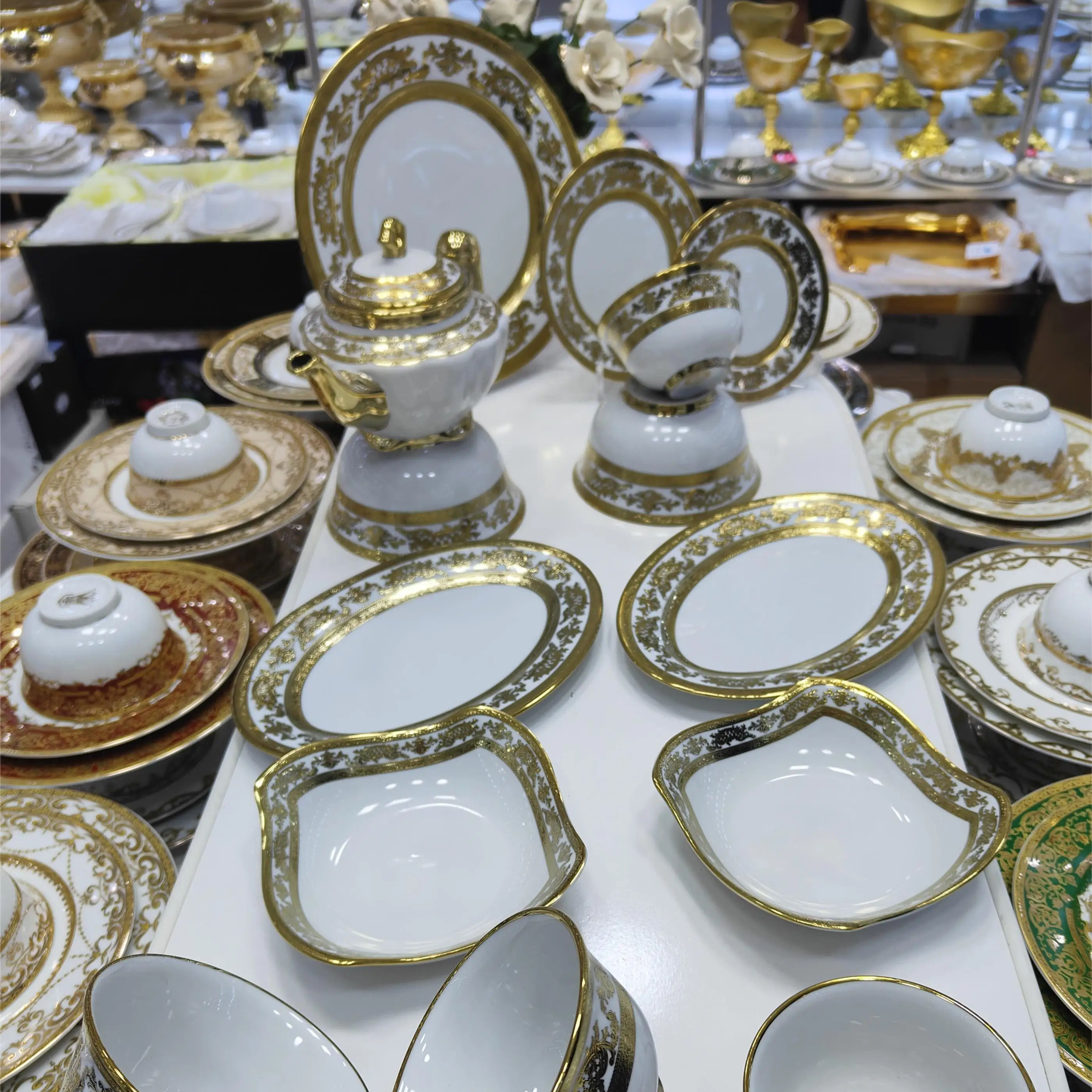 Royal Cutlery Plates Set Luxury Royal Golden Dinner Sets Elegant - Main Image