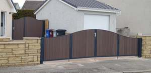 Puerta corredera oscilante doble <span class=keywords><strong>de</strong></span> entrada compuesta WPC manual <span class=keywords><strong>y</strong></span> eléctrica con marco <span class=keywords><strong>de</strong></span> <span class=keywords><strong>hierro</strong></span> - Product Image 5