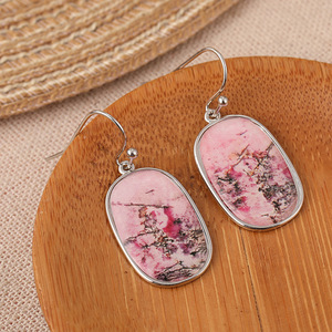 Orecchini Pendenti Vintage Rosa Testurizzati per Donne, Eleganti Gioielli di Moda - Product Image 3