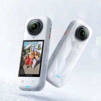Caméra sportive Insta360 X5 8K avec capteur CMOS, support de carte SD, étanche IP67, zoom optique 6x et grand angle 170°
