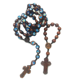 Chapelet en <span class=keywords><strong>bois</strong></span> de noyer foncé avec placage argent antique, médaille de saint <span class=keywords><strong>Christophe</strong></span> unisexe et crucifix gravé - Product Image 4