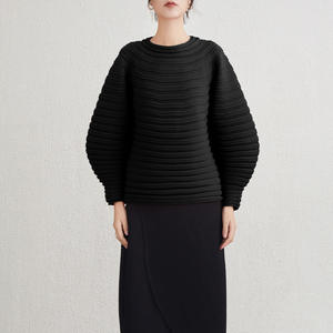 Blusa Ecológica PY 100% Poliéster, Diseño Moderno, Texturizada y Plisada, Cuello Redondo, Casual, Holgada, Manga Tres Cuartos para Mujer - Product Image 2