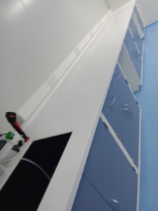 Y Tế BệNh Viện Dược phòng thí nghiệm đồ nội thất <span class=keywords><strong>L</strong></span> loại phòng thí nghiệm bên tường <span class=keywords><strong>l</strong></span>àm việc băng ghế dự bị với bồn rửa & vòi nước - Product Image 6