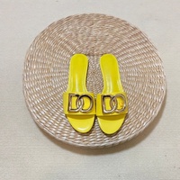 YESTEEM Nouvelles sandales plates élégantes et polyvalentes à boucle en D pour femmes, sandales à boucle métallique de haute qualité, sandales de plage