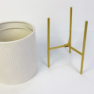 Lander Venta caliente Nuevo diseño Adornos para el salón Decoración para el hogar Jarrones <span class=keywords><strong>de</strong></span> <span class=keywords><strong>hierro</strong></span> Maceta Titular - Product Image 3