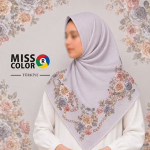Foulard carré imprimé numérique Miss Color 120x120 cm en polyester chiffon de qualité supérieure, doux, léger et respirant, effet coton - Product Image 1
