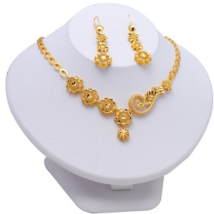 24K <span class=keywords><strong>Gold</strong></span> Plated Brass Classic Earring Necklace Dubai Saudita Noiva Casamento <span class=keywords><strong>Set</strong></span> para Mulheres Estilo Romântico Copper Party Aniversários - Product Image 1