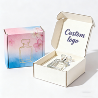 Flacon de parfum simple et sobre 50 ml, boîte d'expédition, design minimaliste, esthétique épurée, luxe, écologique, matériaux recyclés, portable