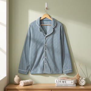 Top a maniche lunghe in morbido pigiama da donna in azzurro - Product Image 2