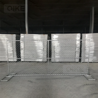 Panneaux de clôture temporaire en treillis métallique galvanisé pour chantier de construction avec pieds métalliques portables