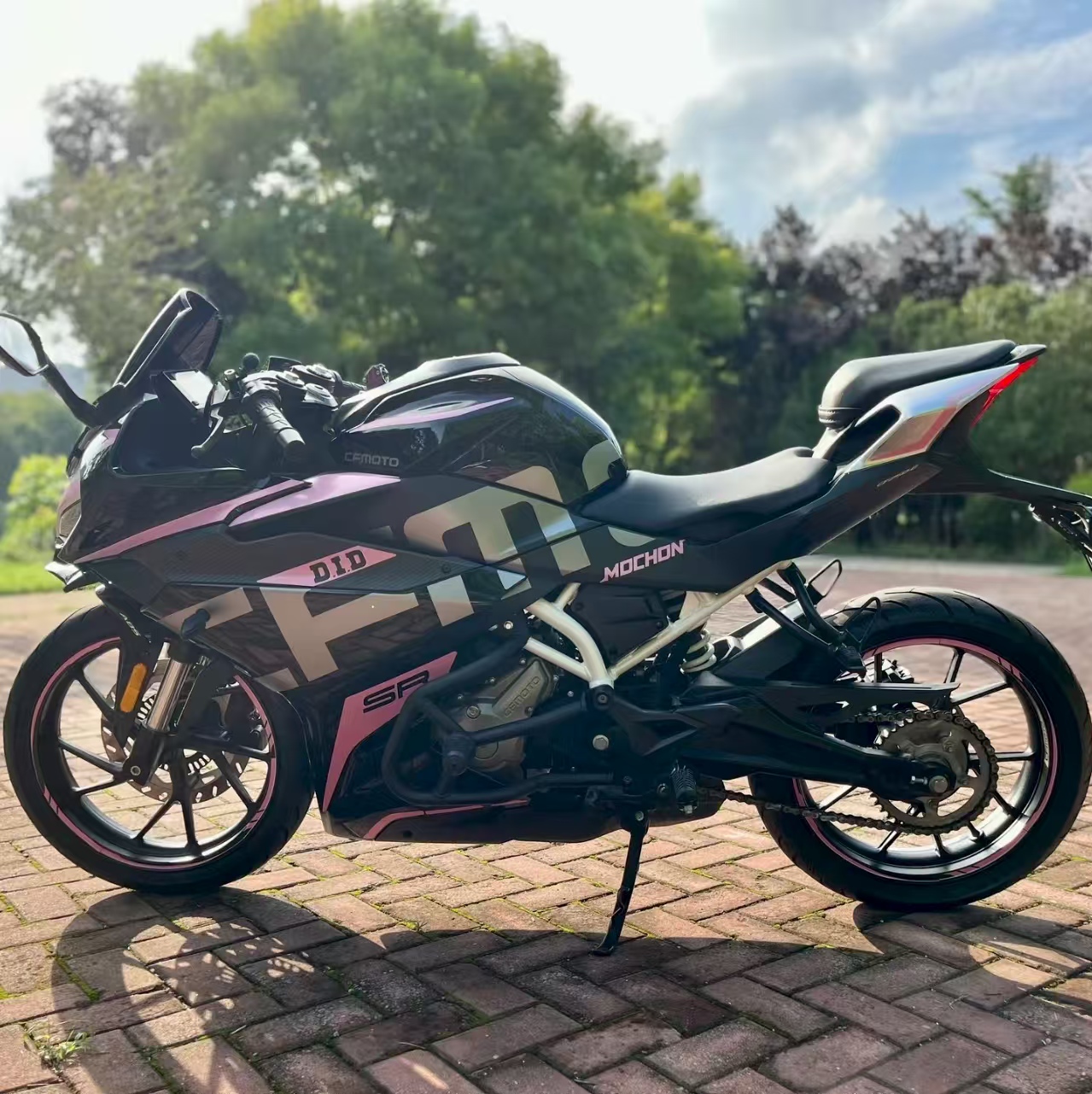 Chunfennk 150cc турник мотоцикл четырехтактный водяное охлаждение вертикальный дизайн бензинового топлива